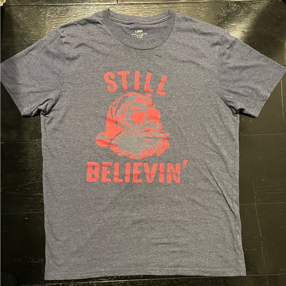 “Still Believing” Santa Claus Graphic T-Shirt – Heather Gray – Size Large